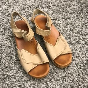 Dansko Women’s Hook & Loop Sandals